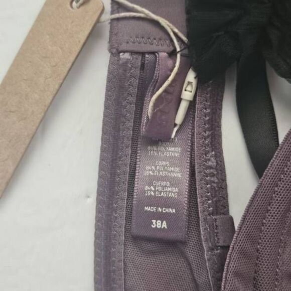 SKIMS STRAPLESS CONVERTIBLE BRA NWT - Picture 7 of 9